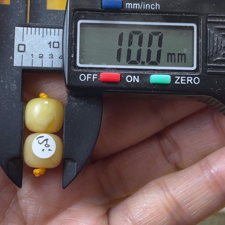 E***闯蜜蜡未镶嵌裸石45