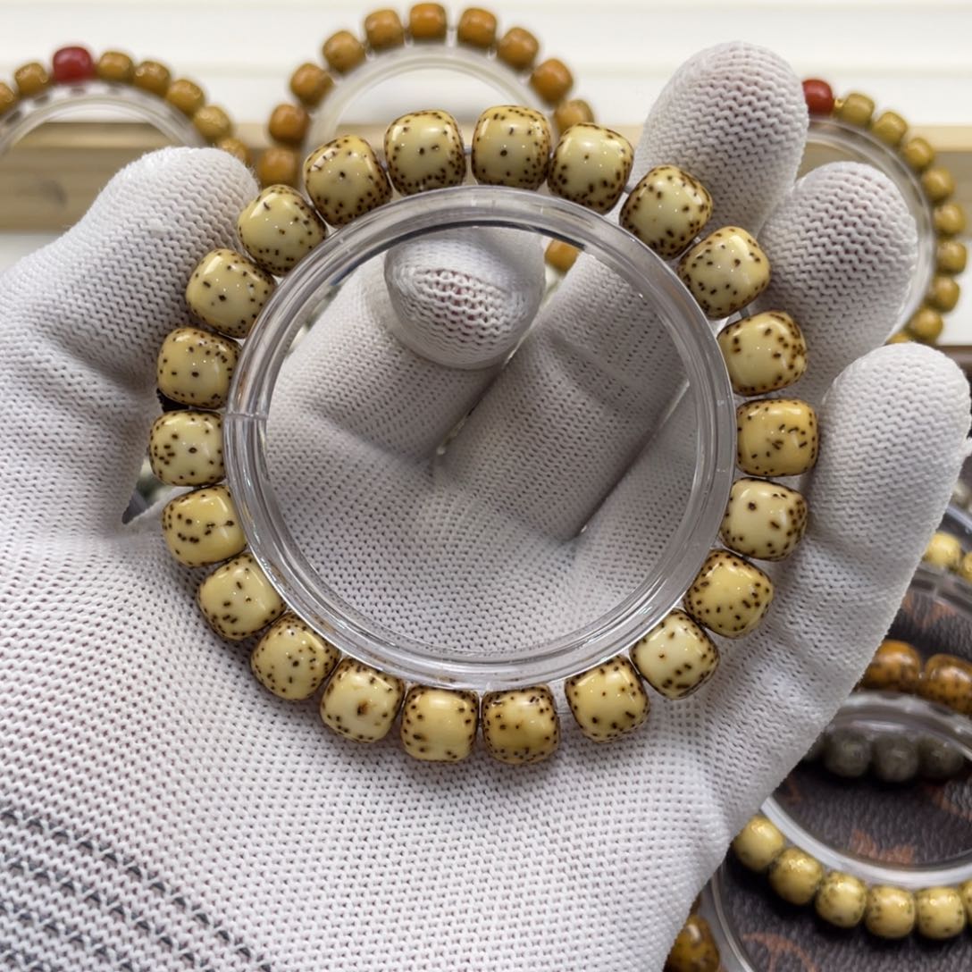 吊坠星月菩提虎皮玉化半壁