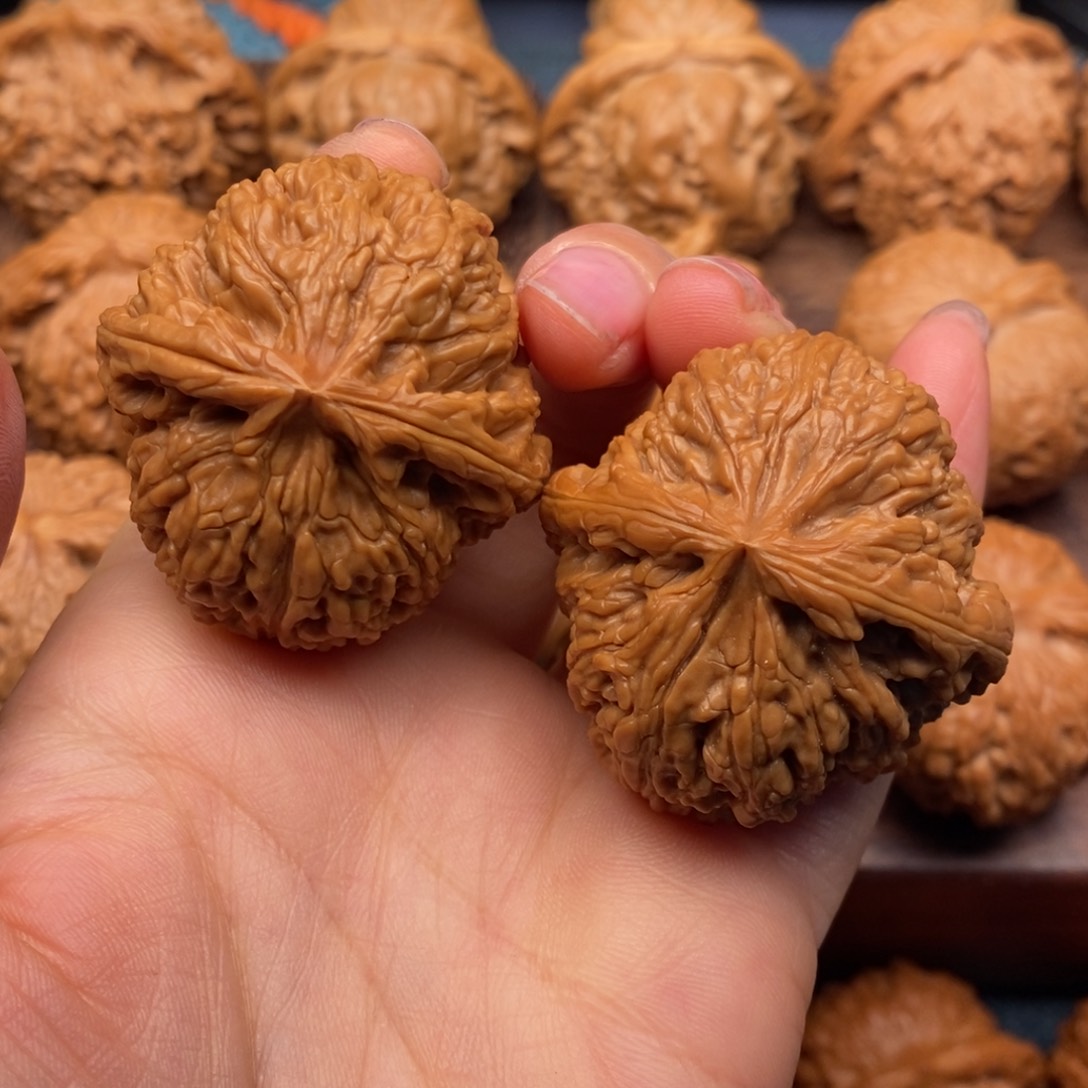 文玩核桃吊坠山****?40球形南疆