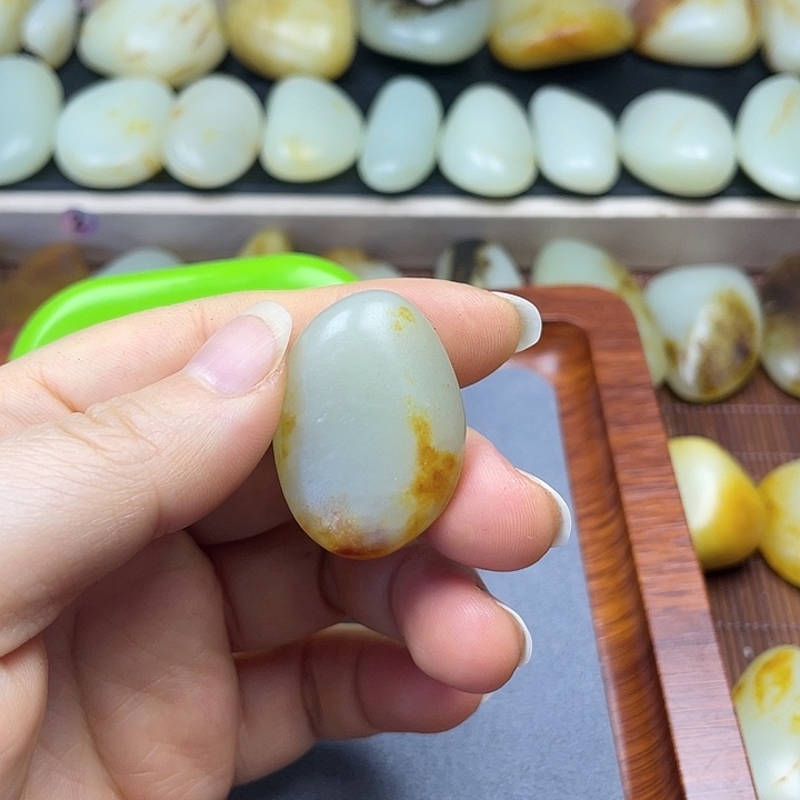 滨****和田玉未镶嵌颈饰