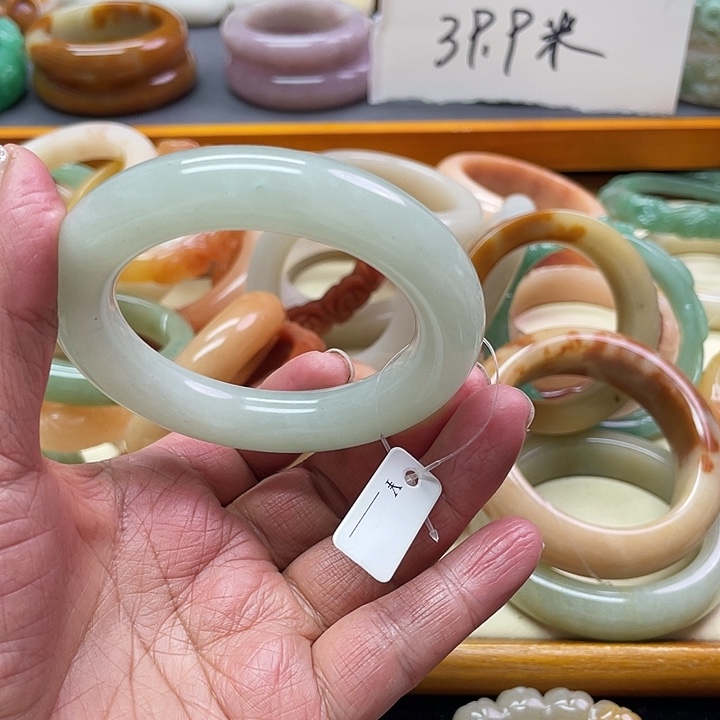 未镶嵌手镯石英质玉咕**噜