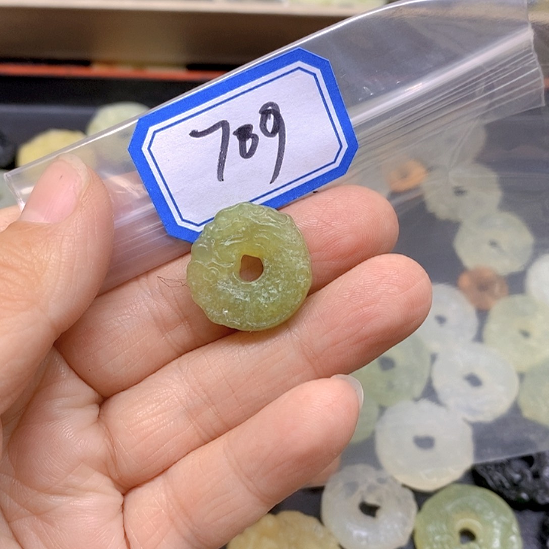 蛇纹石玉吊坠(不含链)未镶嵌不**尔709