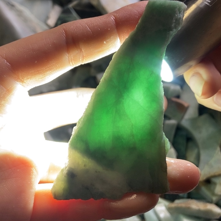 翡翠颈饰未镶嵌天然翡翠