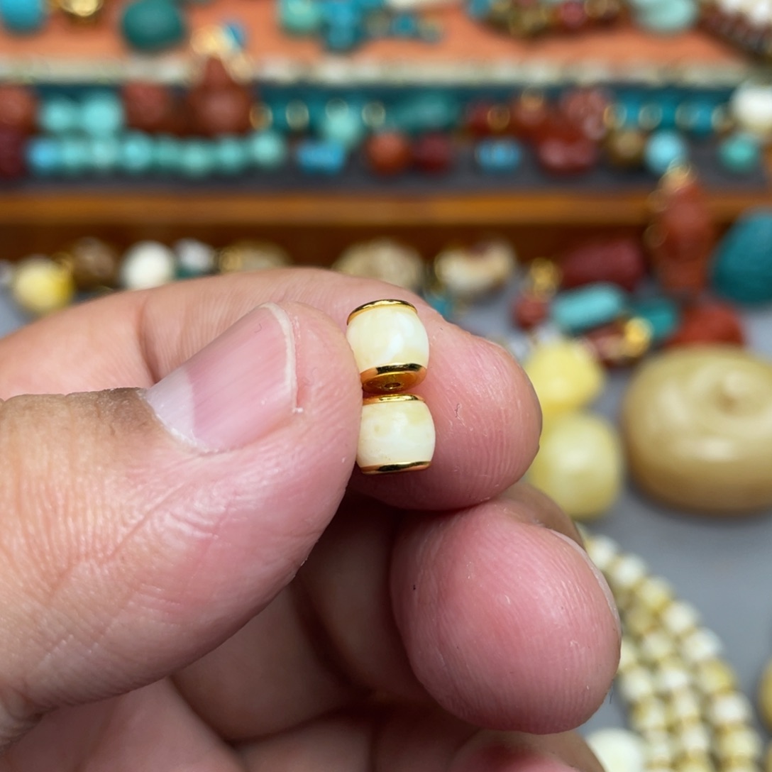 未镶嵌琥珀珠宝奇石