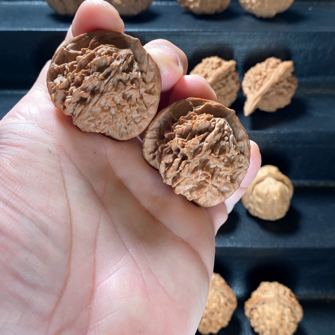 桃核把件野生原树血滴子42