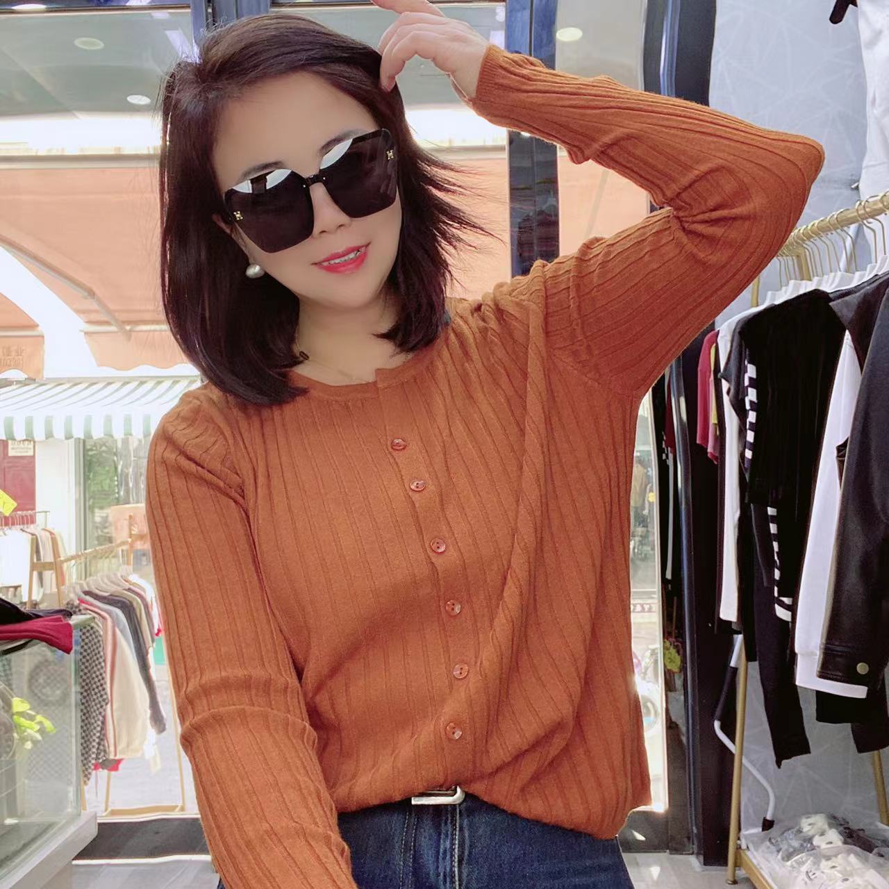 【波波家】韩版秋季L竖坑条小V针织衫