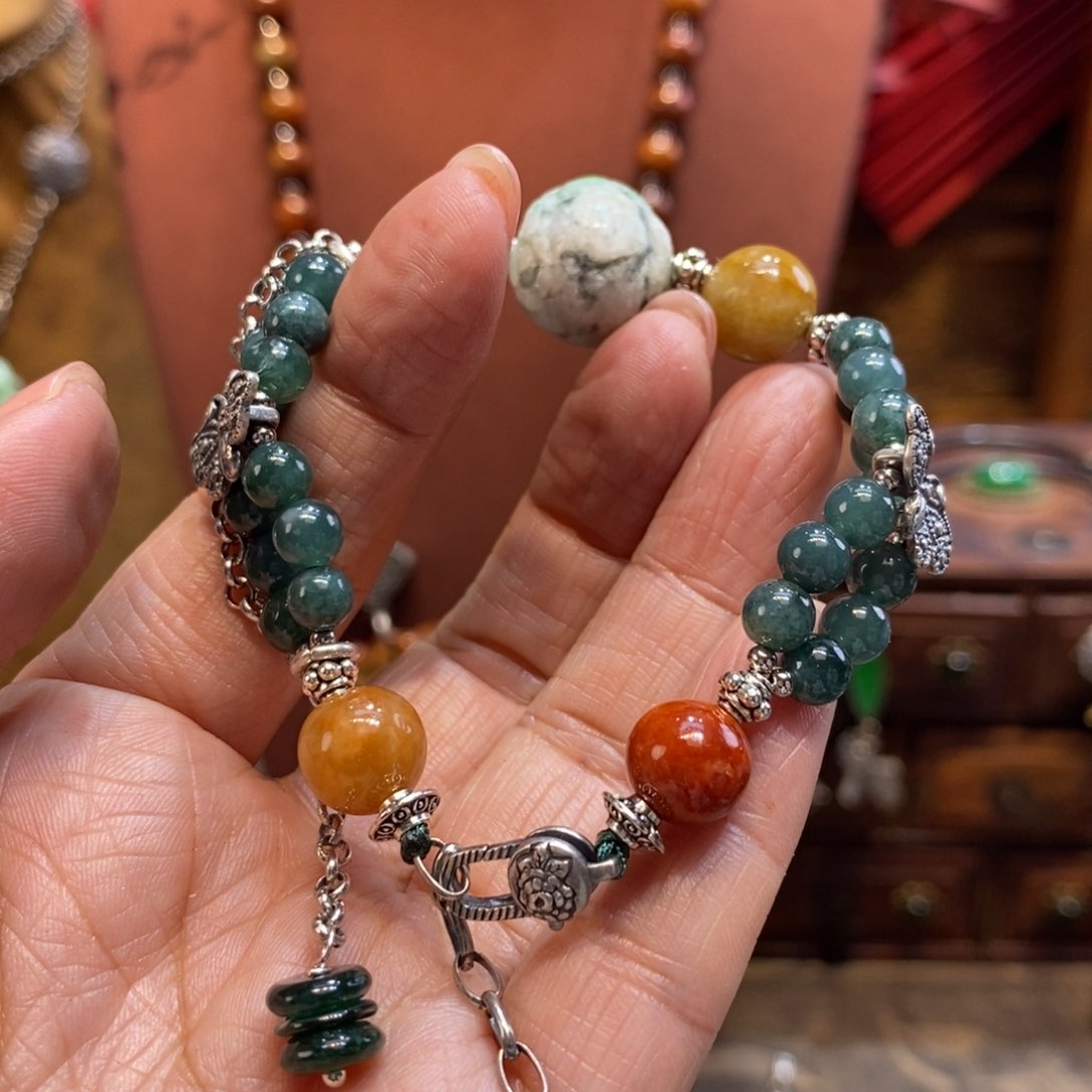 翡翠吊坠(赠链)未镶嵌