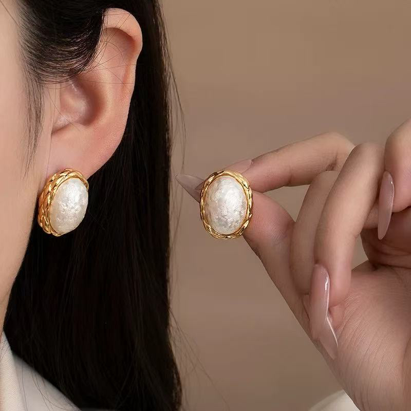 铜合金仿珍珠耳饰 铜合金仿珍珠椭圆珠珠耳钉女轻奢复古小众耳饰