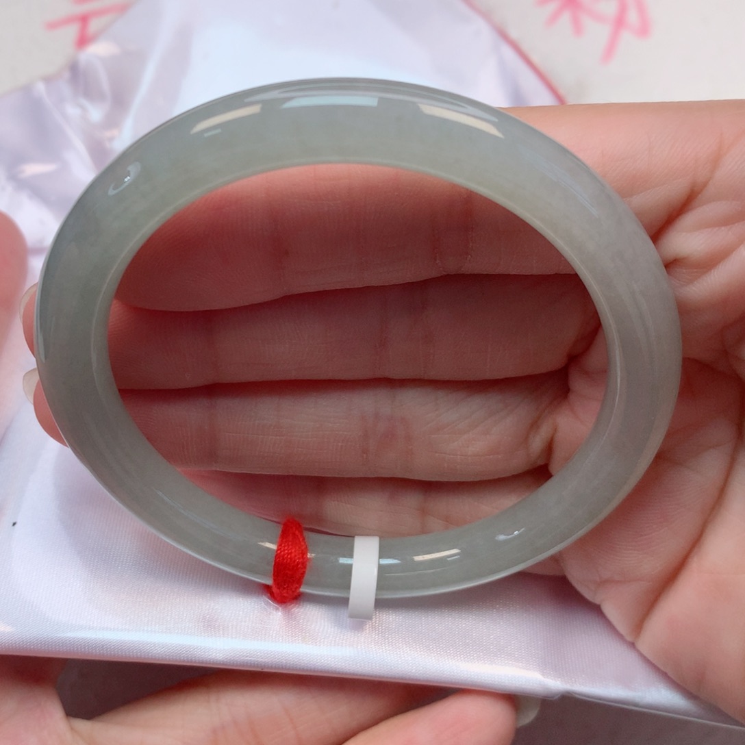 翡翠手镯未镶嵌56细圆条 茶底 水润