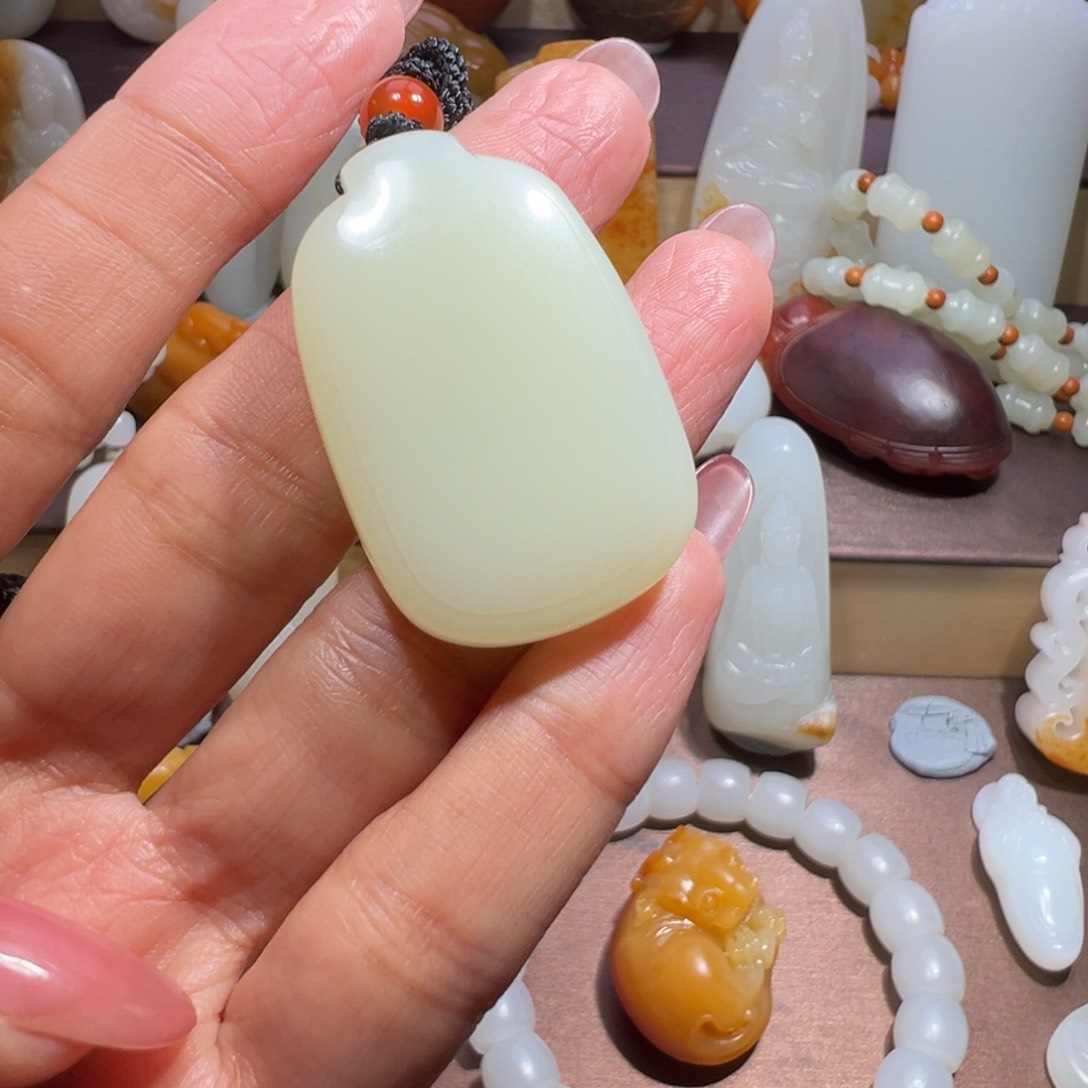 和田玉颈饰未镶嵌他****录