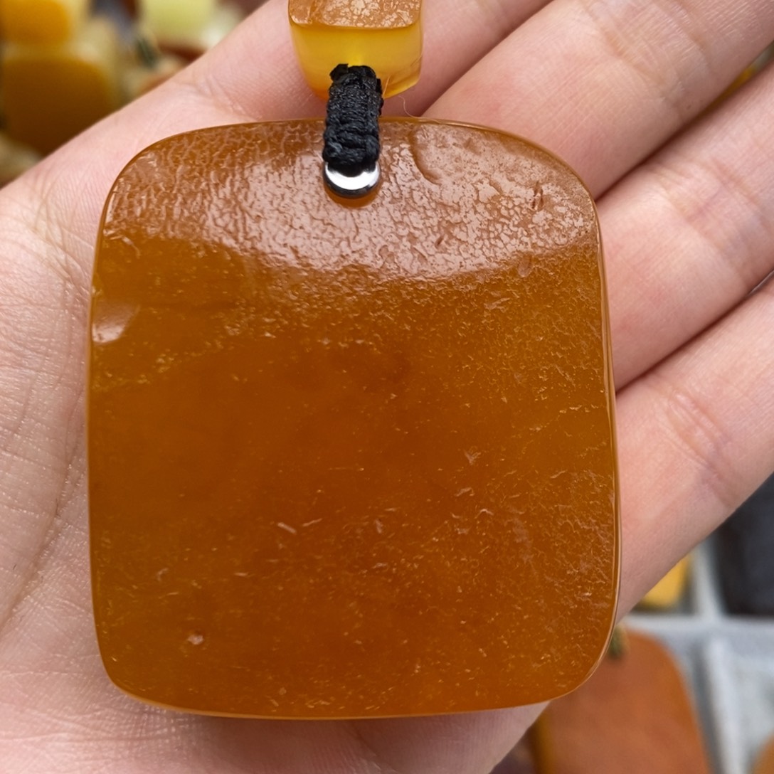 琥珀吊坠(赠链)未镶嵌