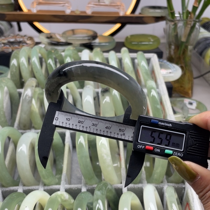 蛇纹石玉未镶嵌手镯146