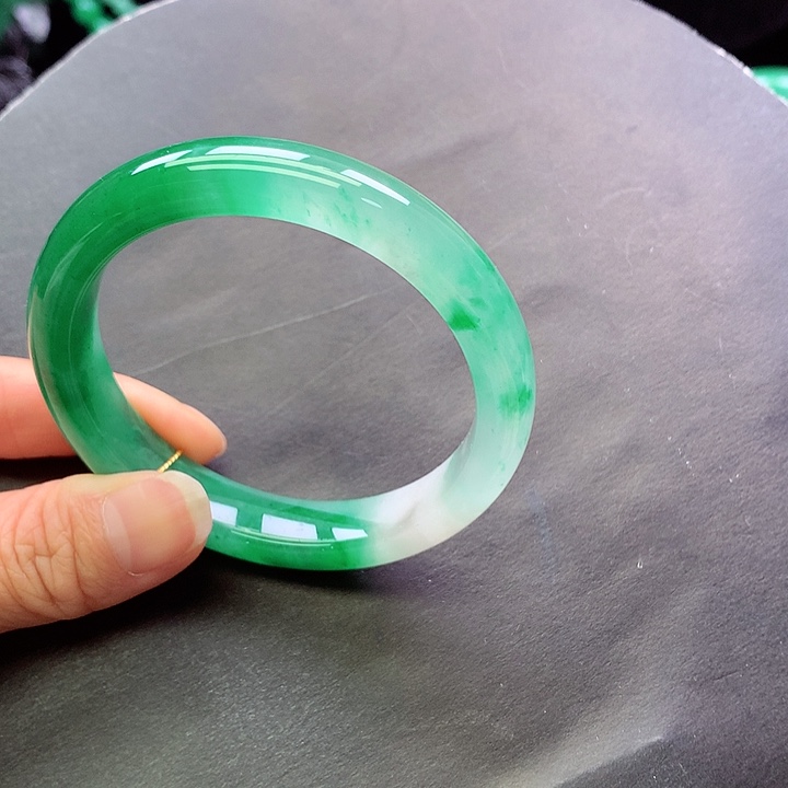 未镶嵌手镯石英质玉