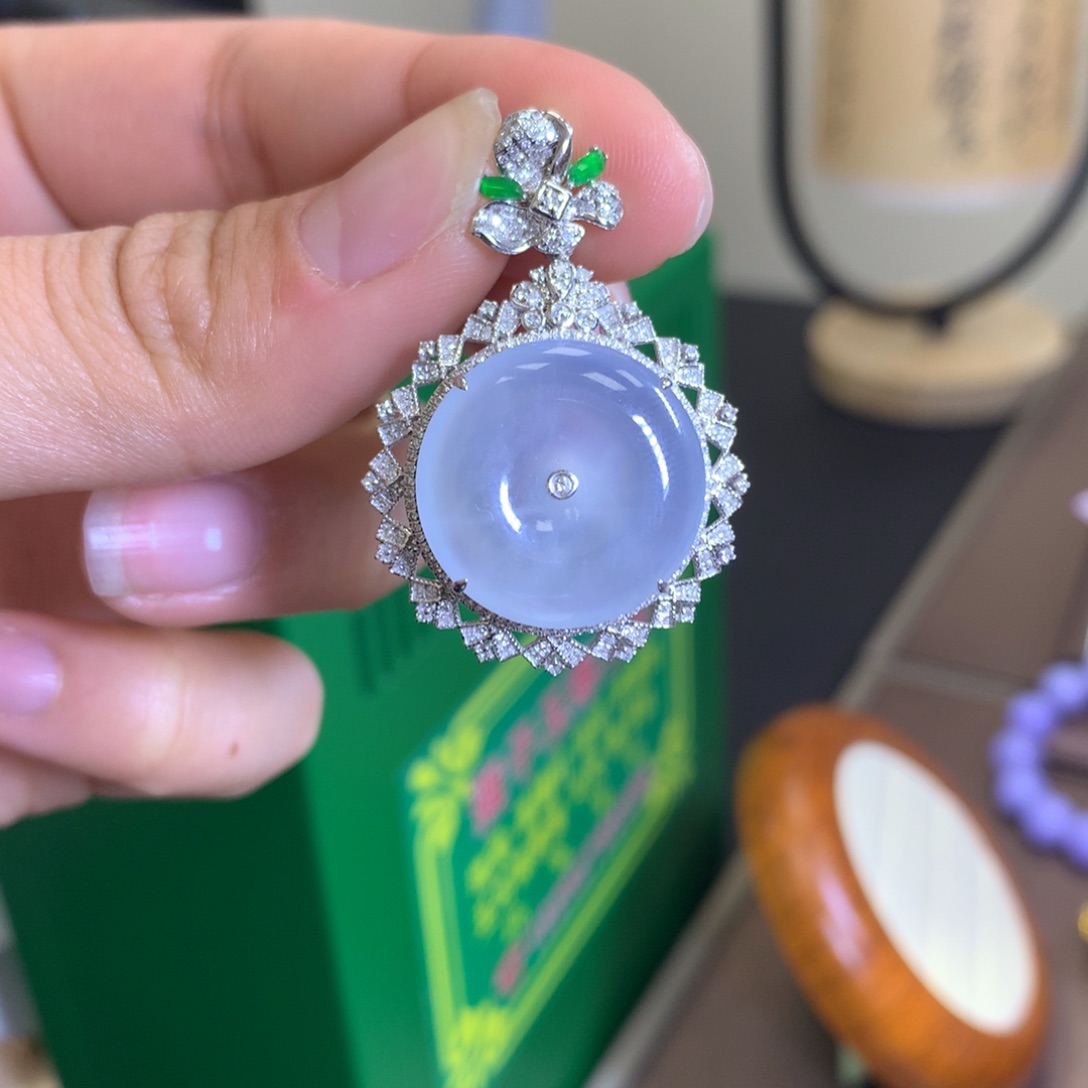 翡翠颈饰18K金镶嵌翡翠