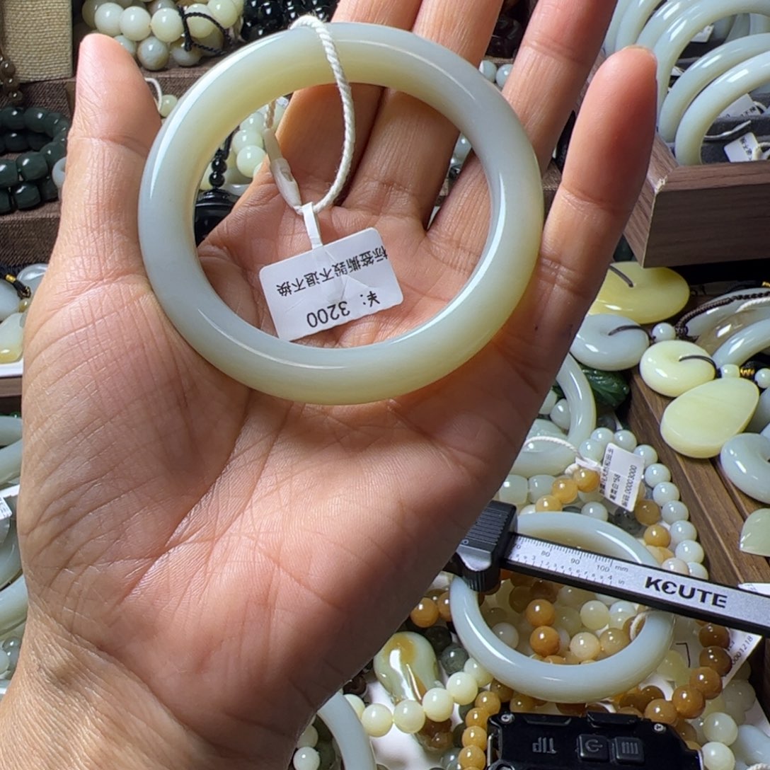 O***姐和田玉（糖玉）未镶嵌车挂