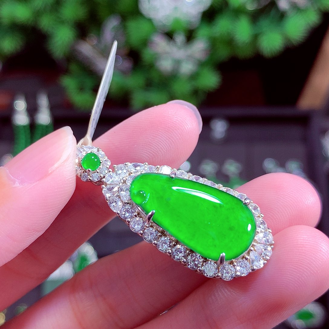 颈饰未镶嵌翡翠天然