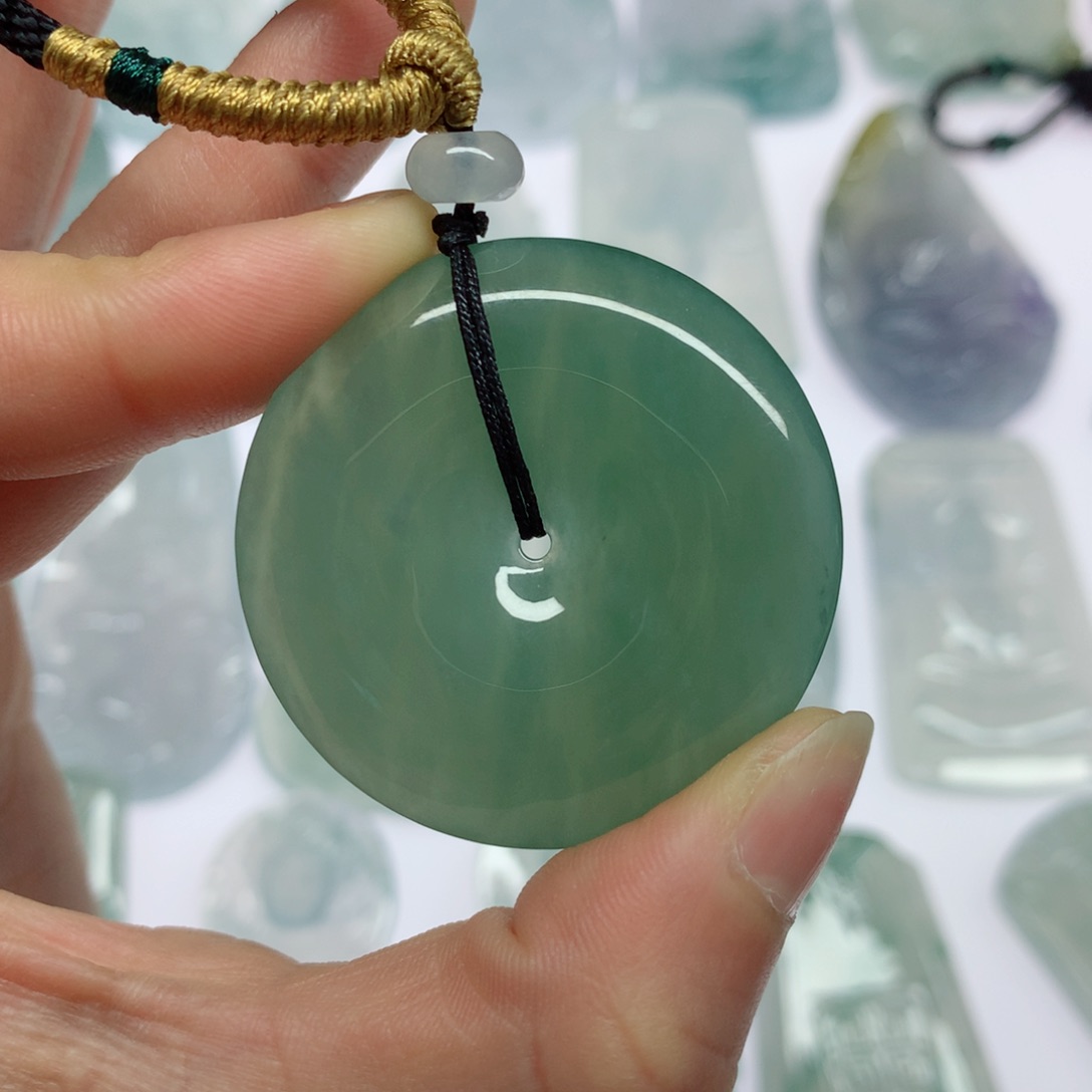 翡翠颈饰未镶嵌平安扣