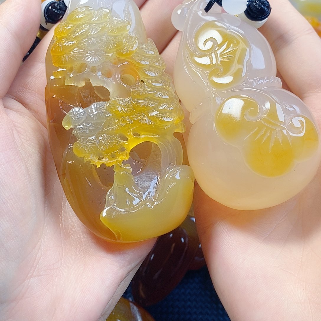 依***雪玛瑙/玉髓未镶嵌珠宝奇石