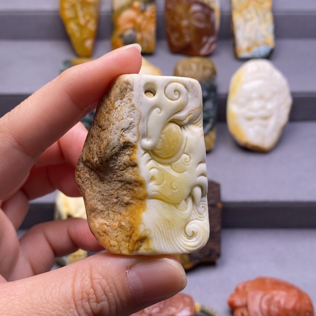 O***t岫玉未镶嵌颈饰挂件