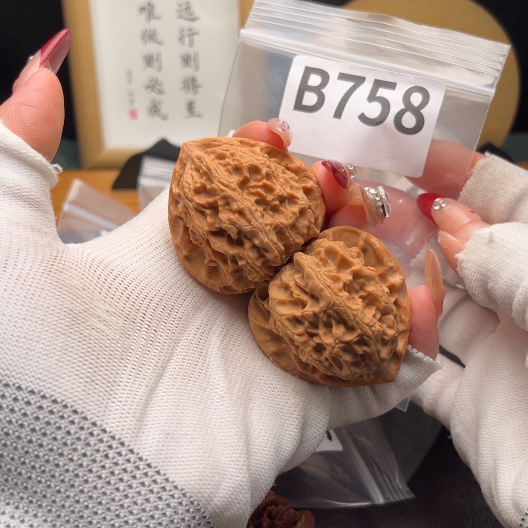 文玩核桃把件42梨木台b 758