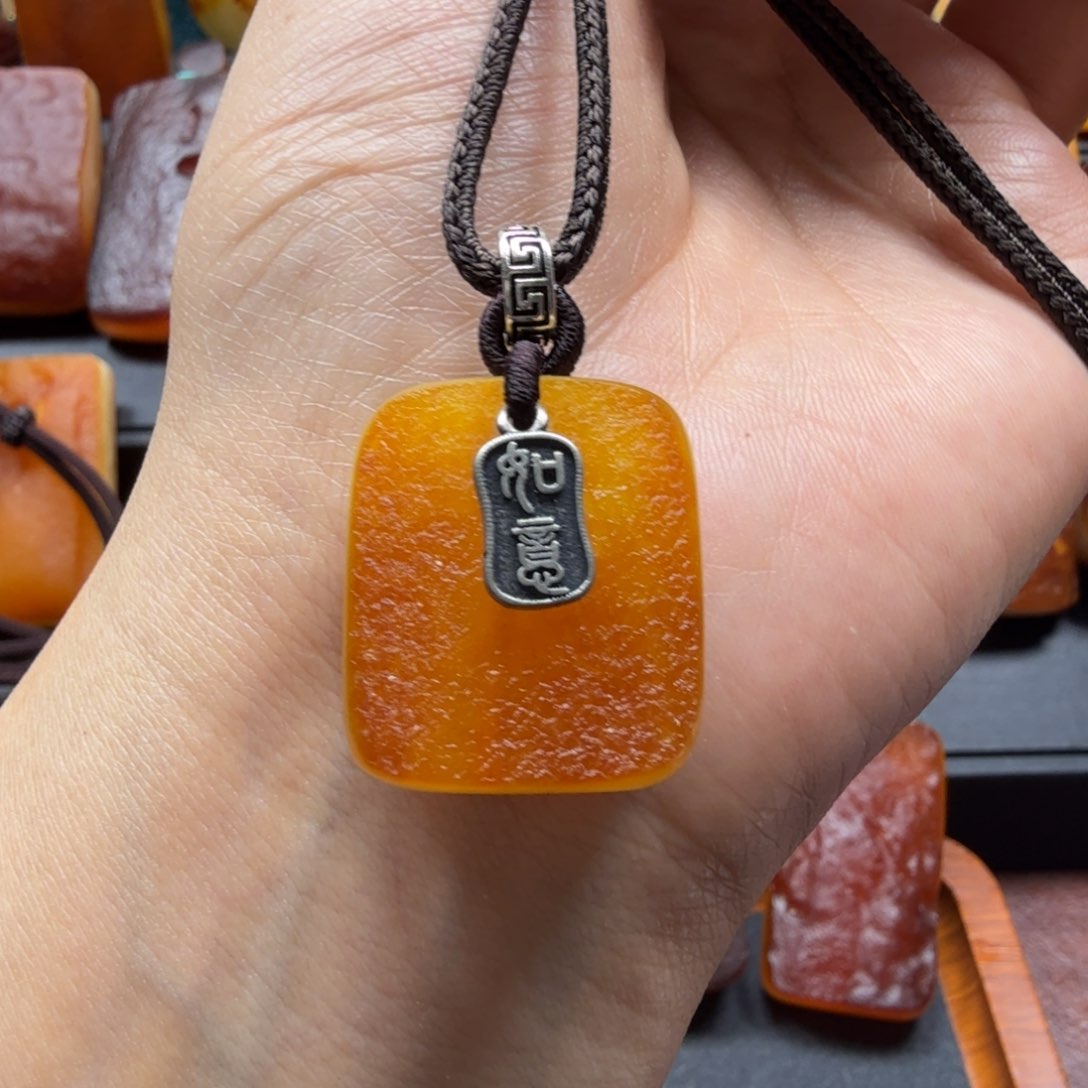 未镶嵌琥珀吊坠(赠链)