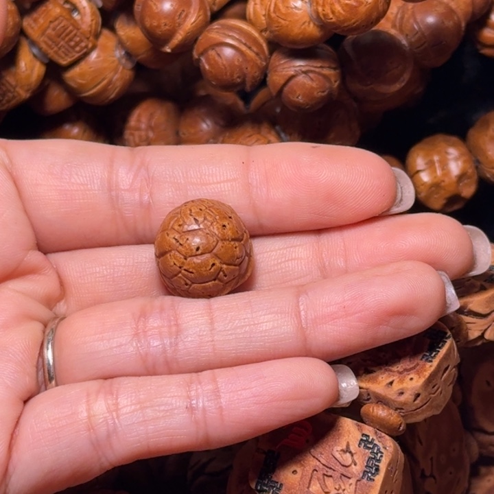 桃核吊坠富甲天下