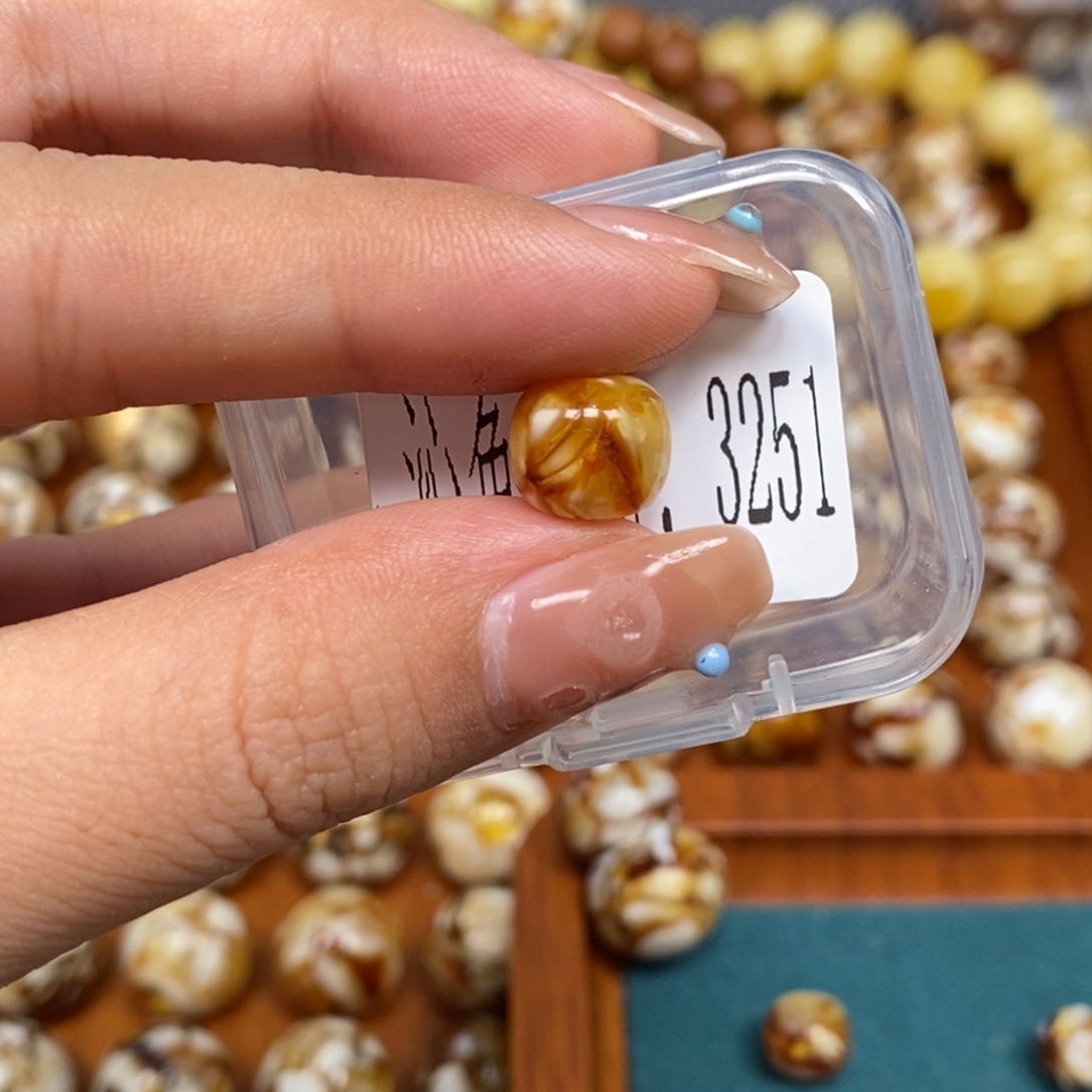 沁色蜜蜡未镶嵌3251