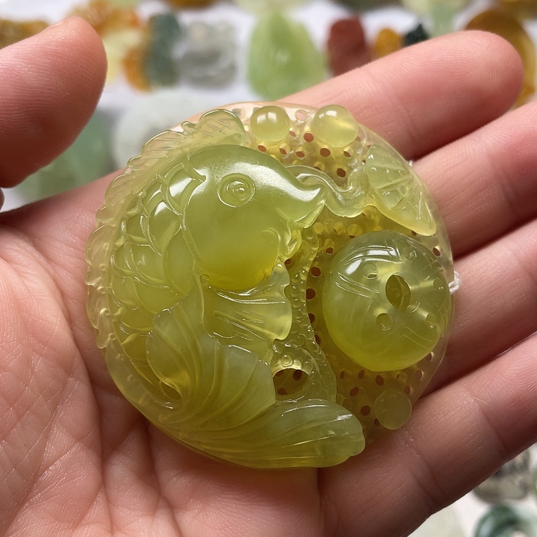 蛇纹石玉未镶嵌颈饰