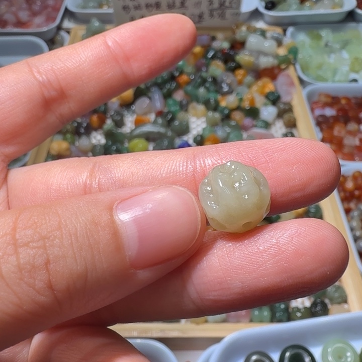 和田玉未镶嵌珠宝半成品包容不退不换