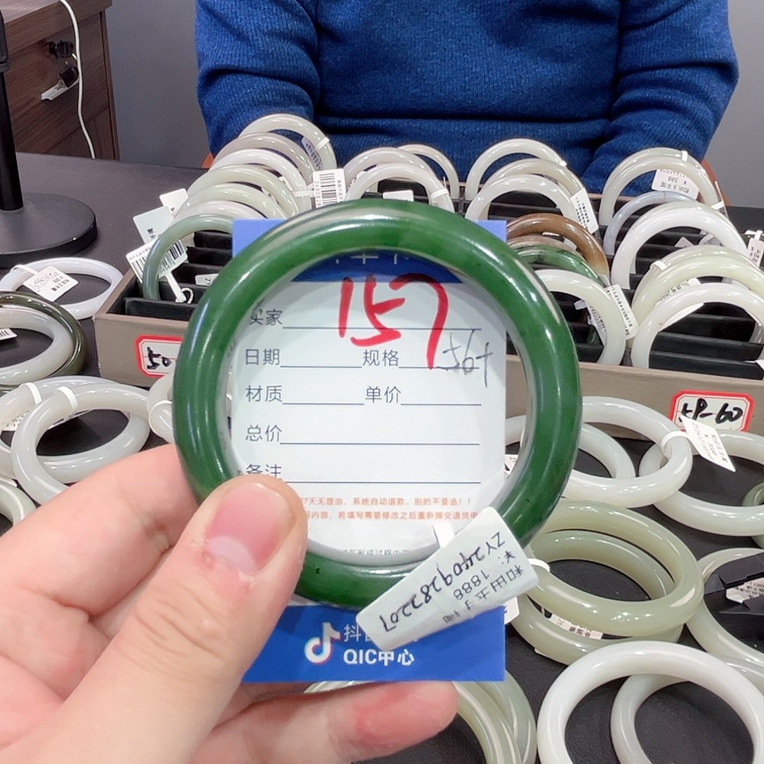 和田玉手镯未镶嵌V****W