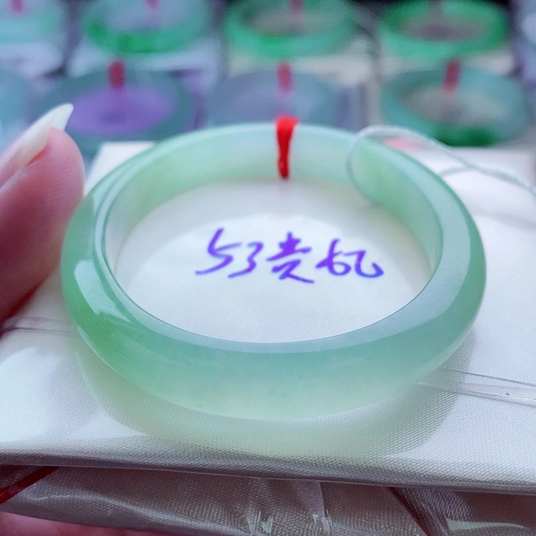 0398贵妃53冰绿透亮起光玉天然缅甸翡翠A货传承53短43.9，8.5，6.8。