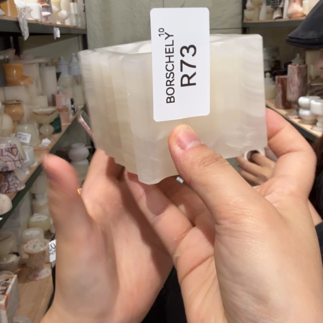 大理石R73。   两个亿。