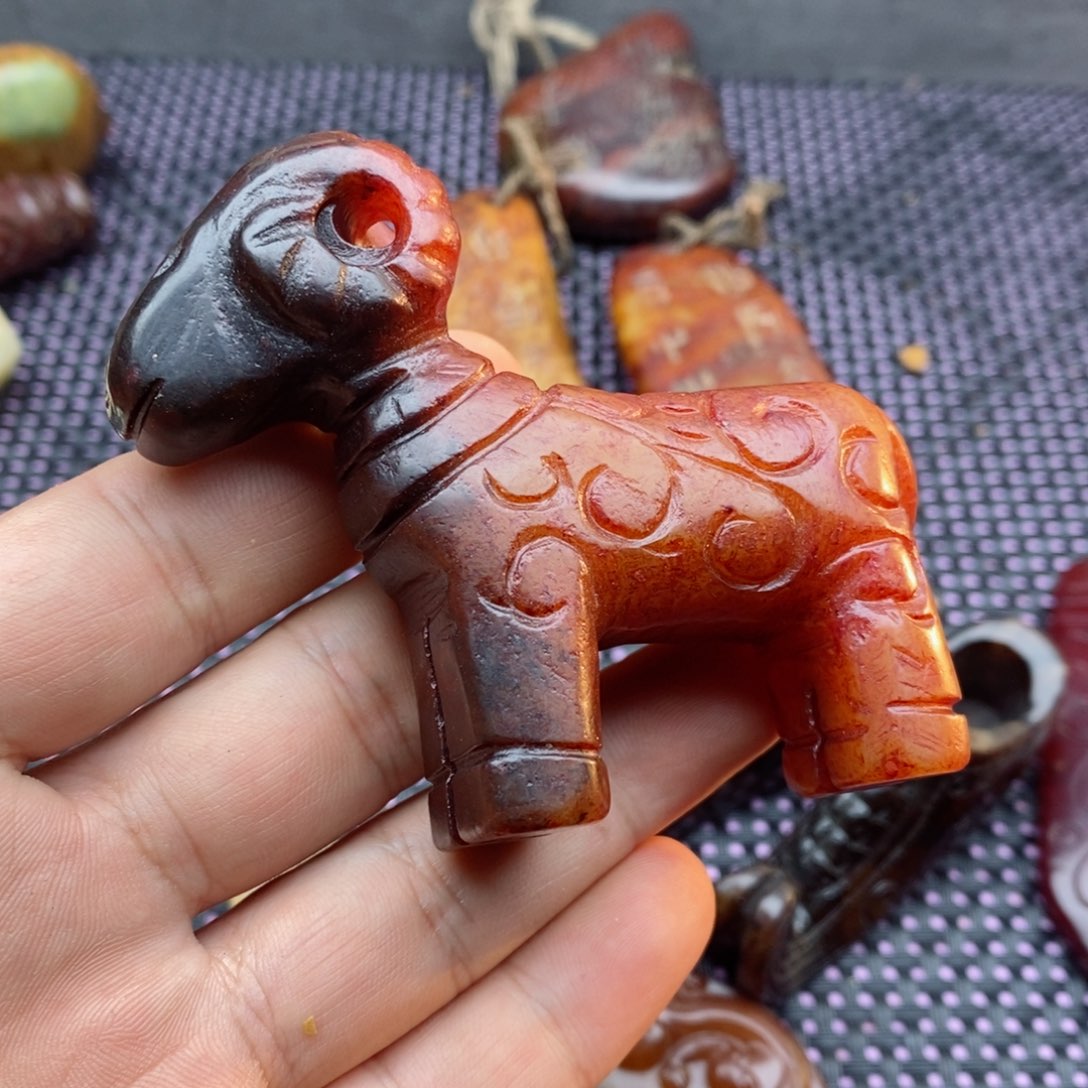 蛇纹石玉颈饰未镶嵌