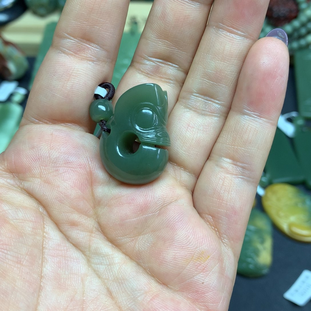 岫岩河磨玉（透闪石质玉）颈饰未镶嵌