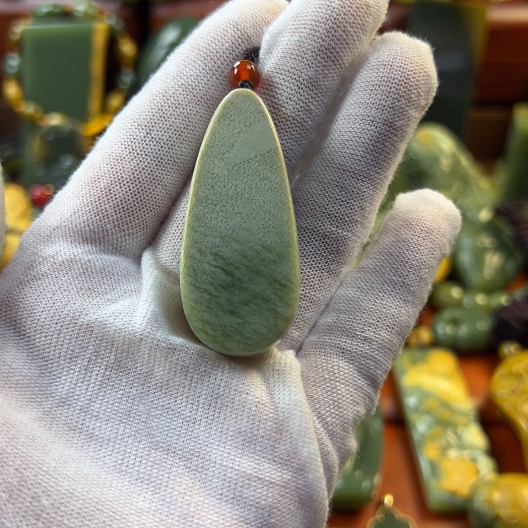 岫岩老玉（透闪石质玉）颈饰未镶嵌