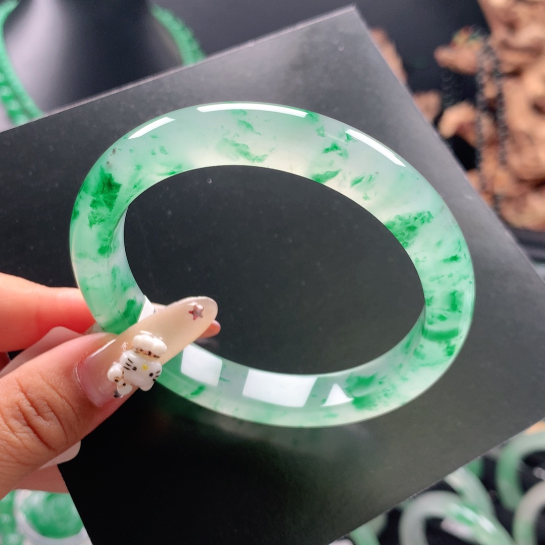 石英质玉未镶嵌镯子58