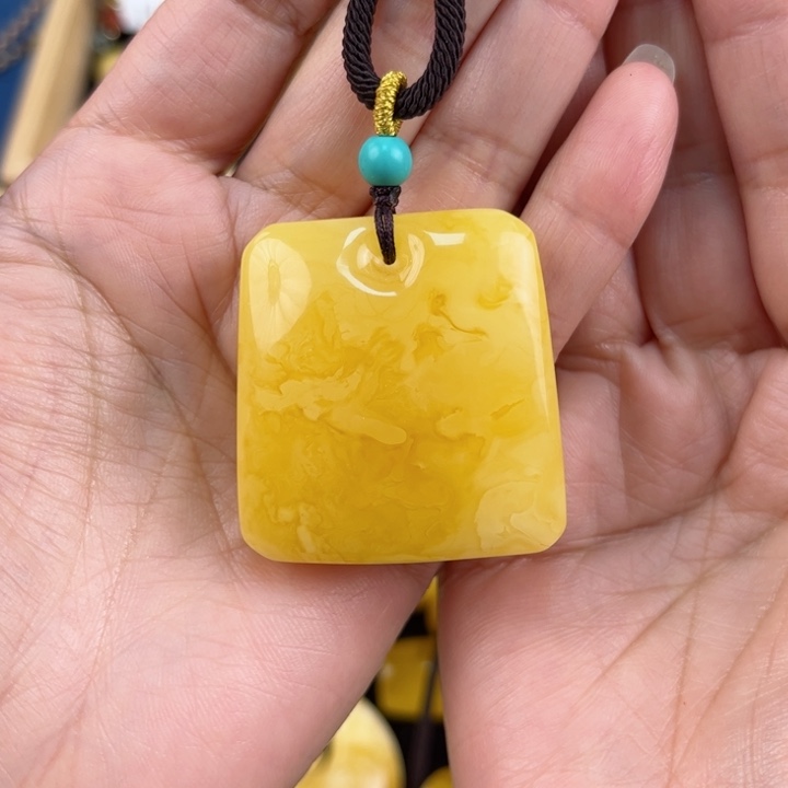 琥珀裸石未镶嵌琥珀