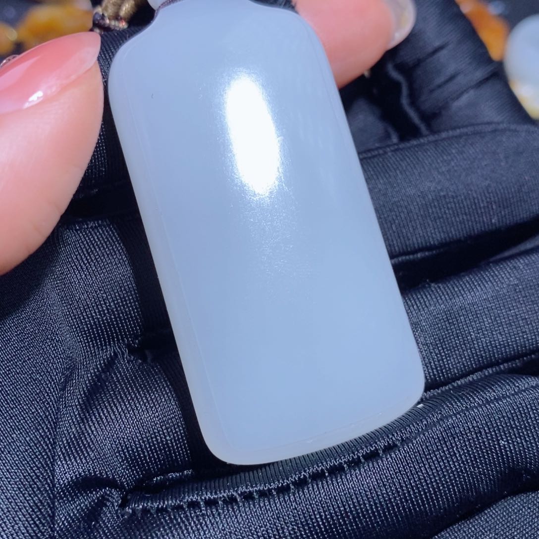 和田玉吊坠(不含链)未镶嵌光**歌