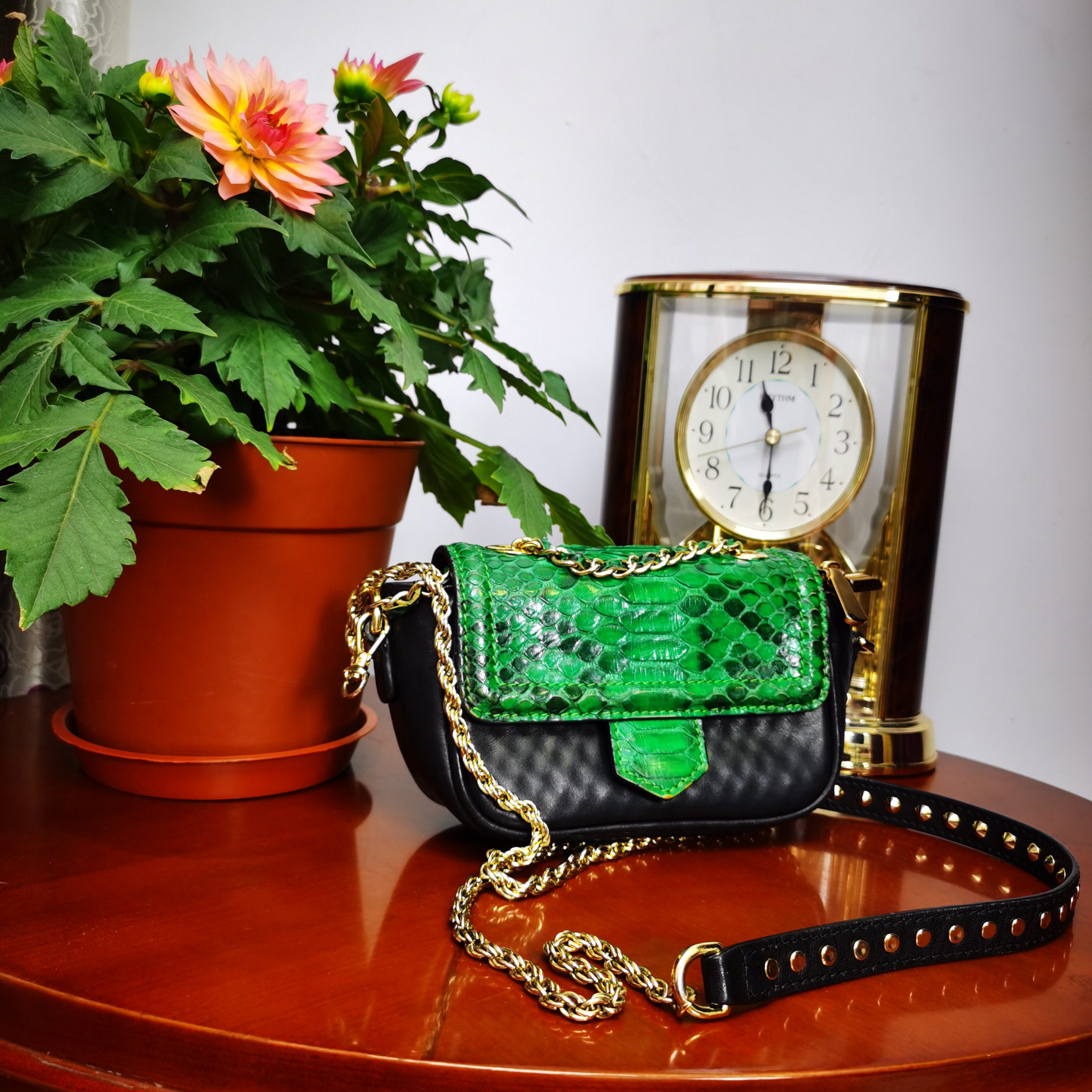 时尚百搭潮流单肩斜挎女士全皮小包