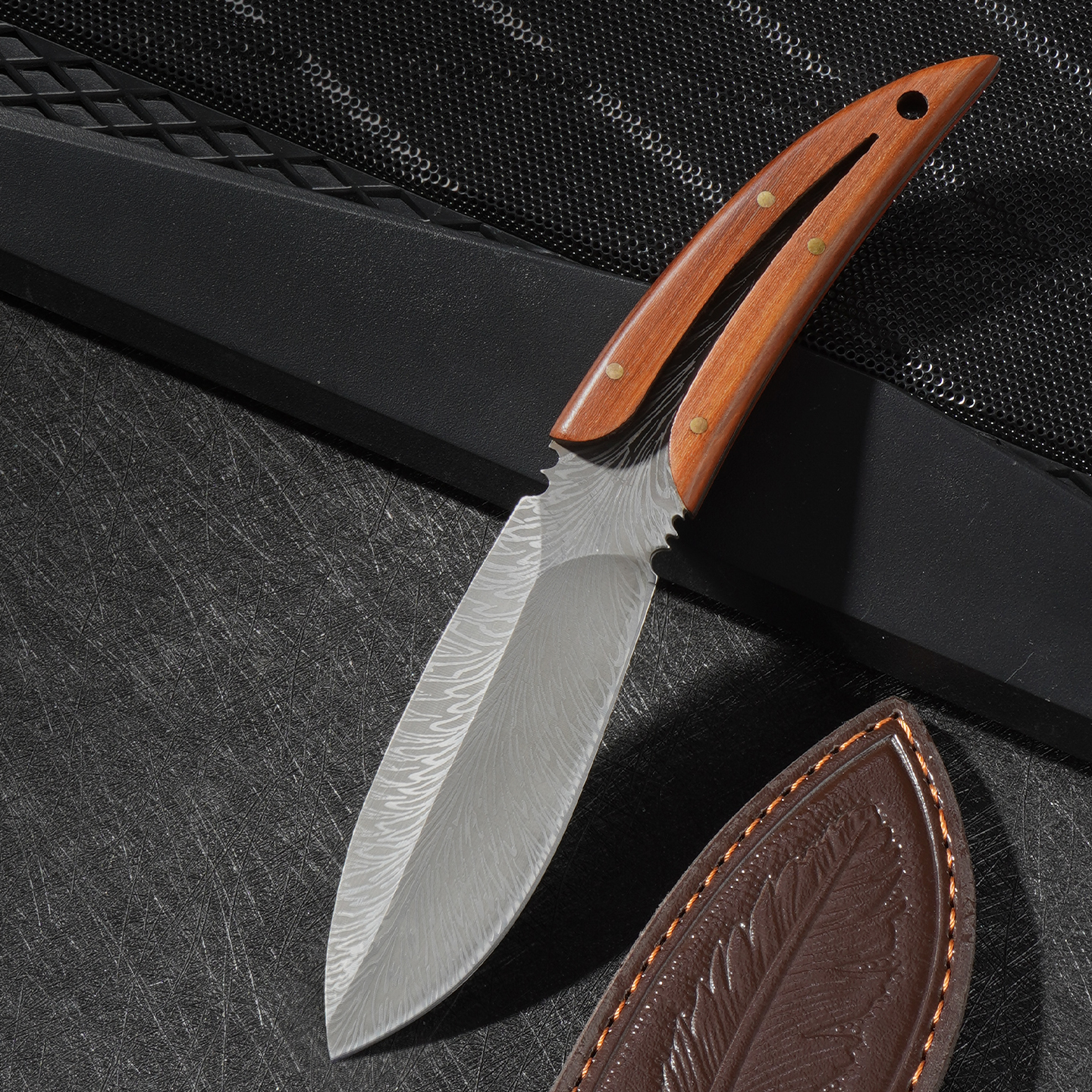 高颜值羽毛花纹小直刀高硬度锋利野外求生露营水果刀