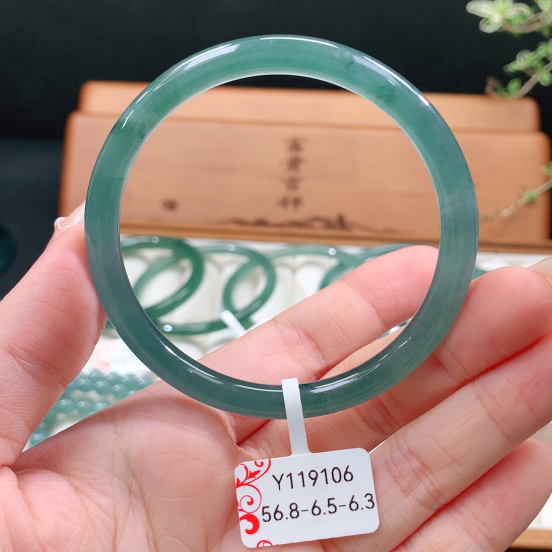 翡翠手镯未镶嵌天然