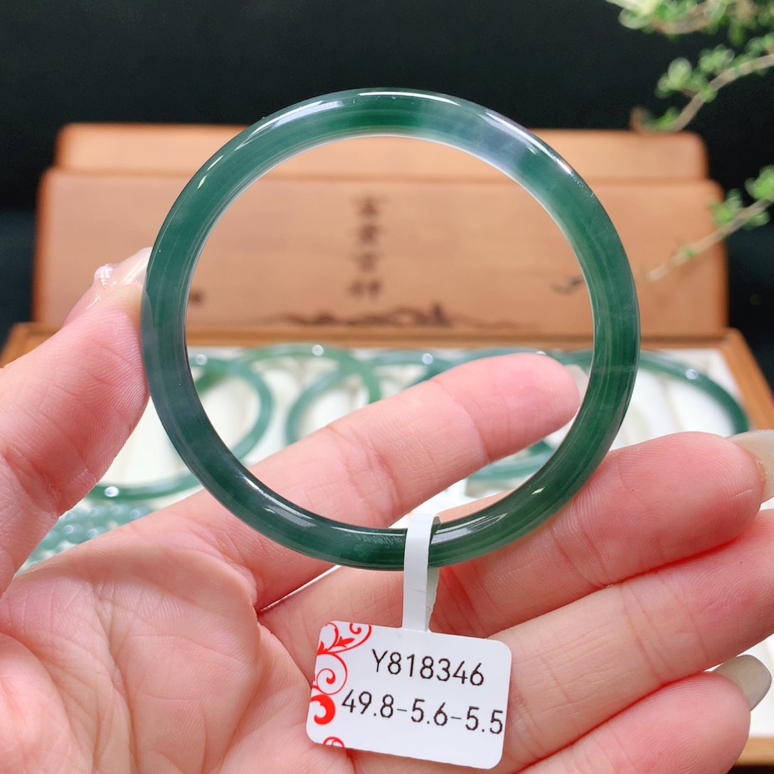 翡翠手镯未镶嵌天然