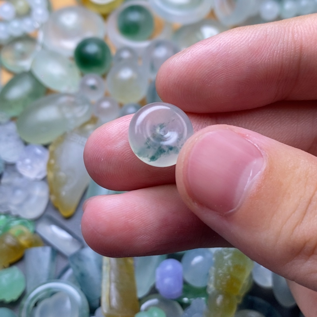 定制翡翠未镶嵌挂件