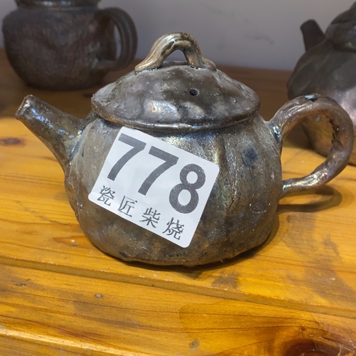 杯森*柴烧肉等特色小吃的同时