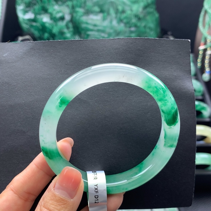 石英质玉未镶嵌手镯