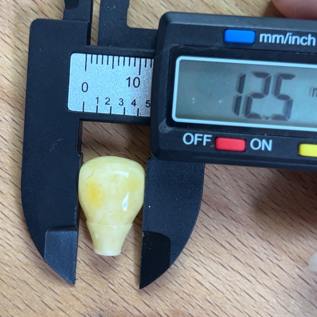 裸石琥珀未镶嵌三通