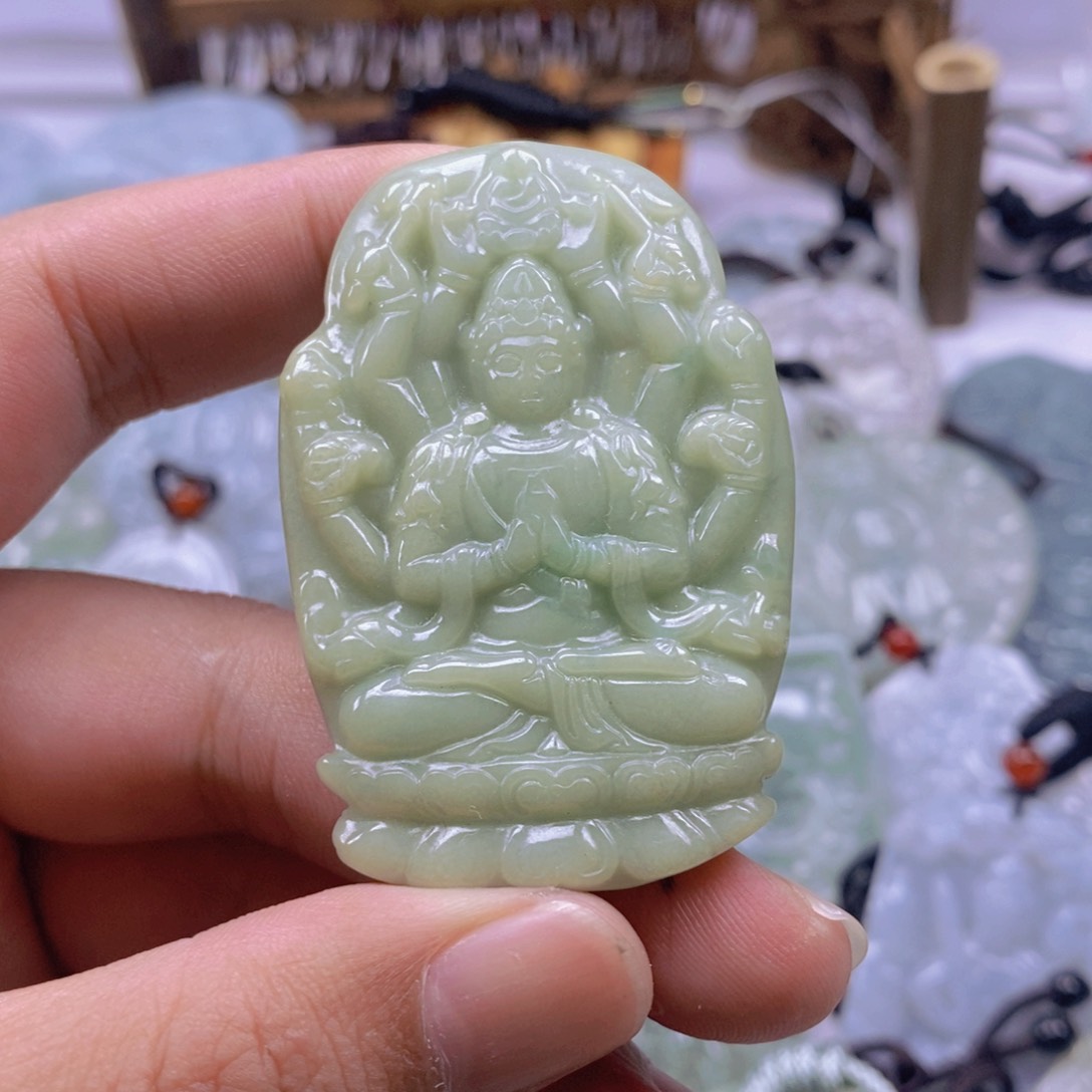 翡翠颈饰未镶嵌翡翠