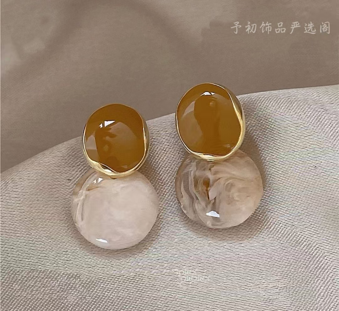 合金树脂耳饰 卡其色晕染耳钉