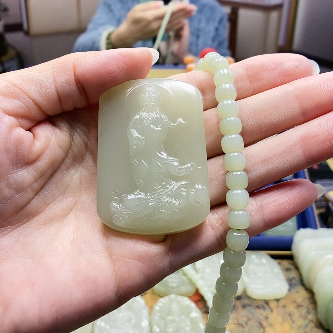 和田玉颈饰未镶嵌我***儿