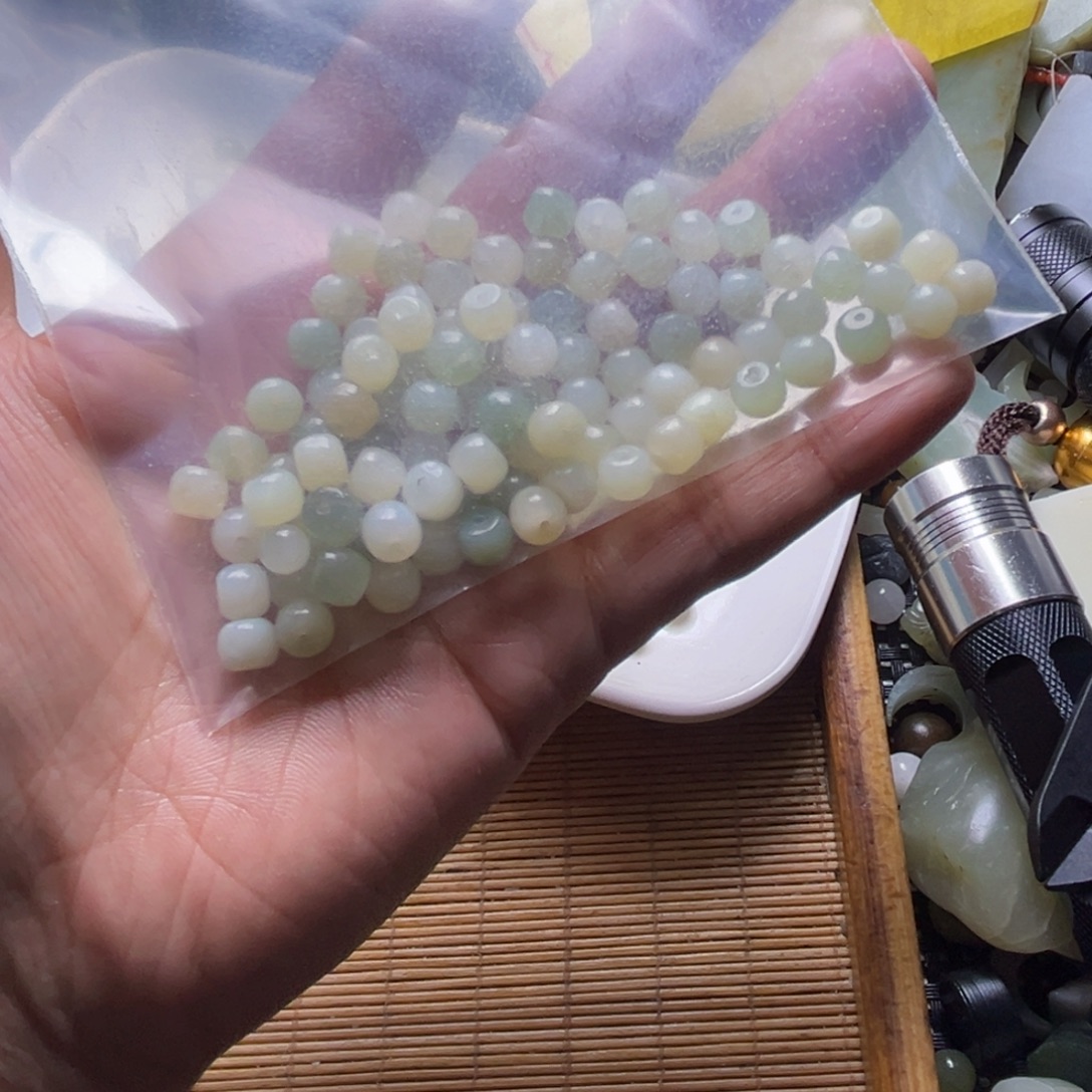 r***u和田玉（糖玉）未镶嵌挂件